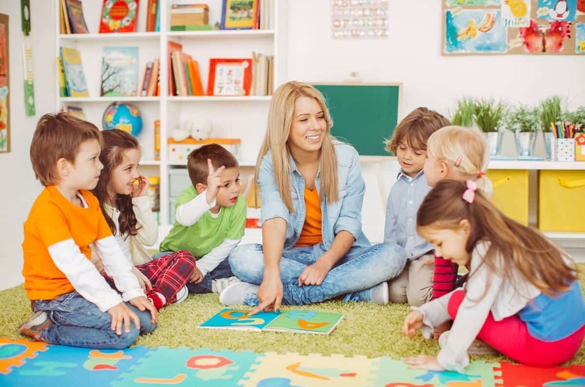 Travailler dans une crèche : le rôle essentiel des professionnels de la petite enfance